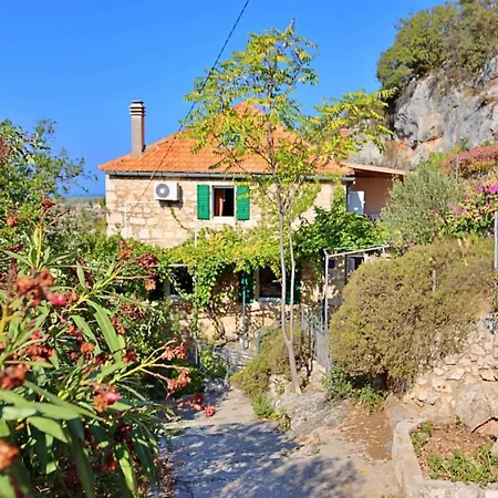 House Gora Ložišće
